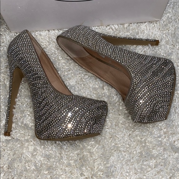 Steve Madden Dyvinal Platform Pumps - Picture 2 of 6